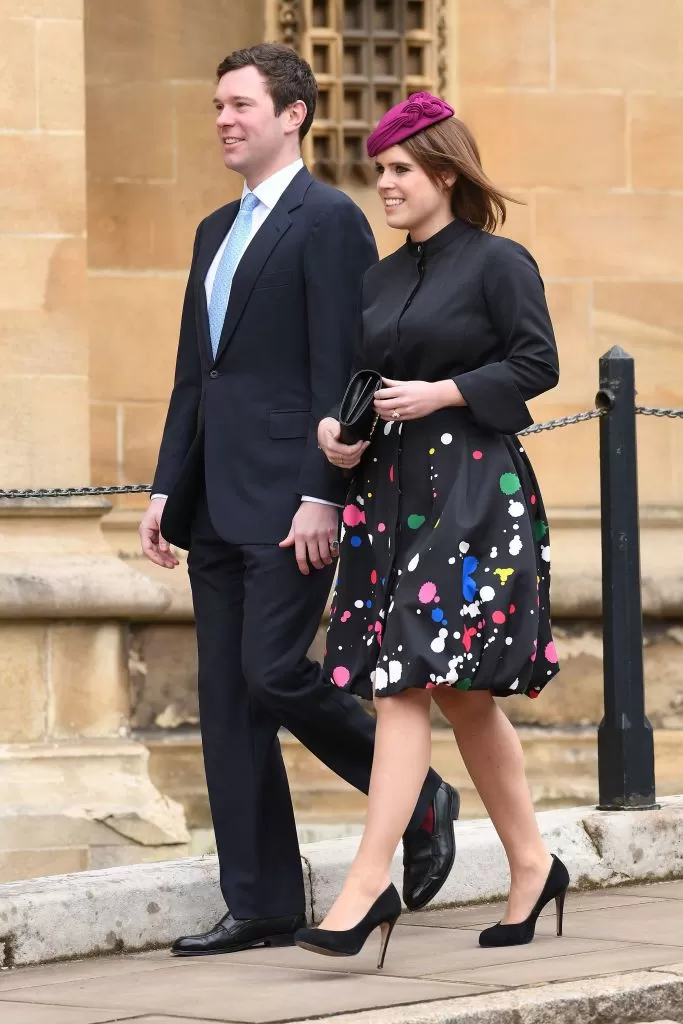 Принцесса Евгения и Джек Бруксбанк посетили пасхальную службу в церкви Святого Георгия 1 апреля 2018 года в Виндзоре, Англия.