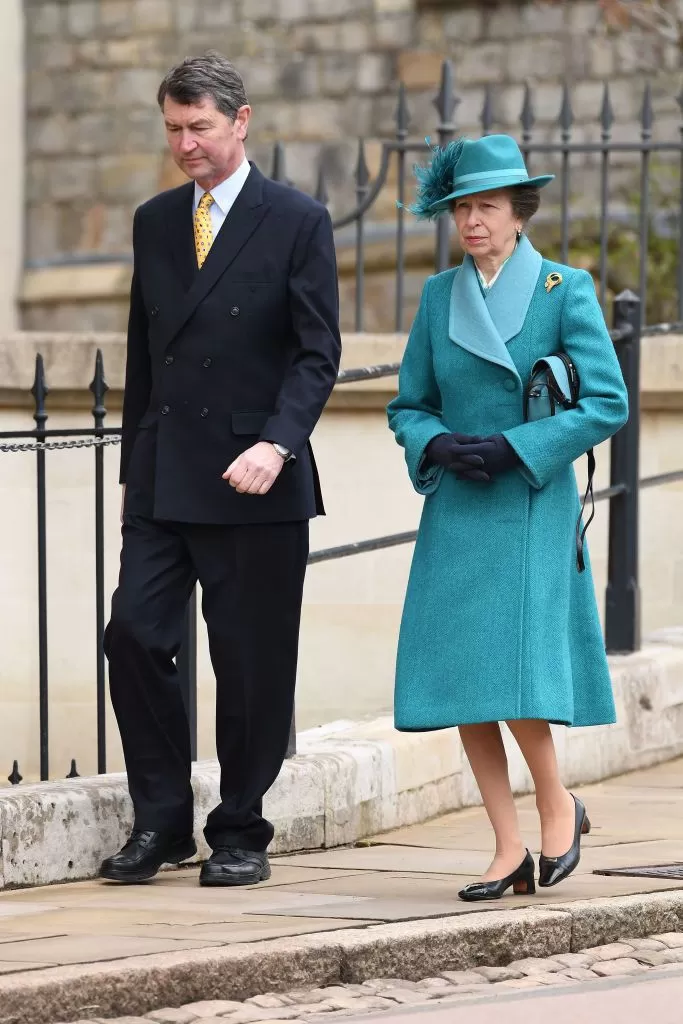 Принцесса Анна и ее муж вице-адмирал сэр Тимоти Лоуренс посетили пасхальную службу в церкви Святого Георгия 1 апреля 2018 года, в Виндзоре, Англия.