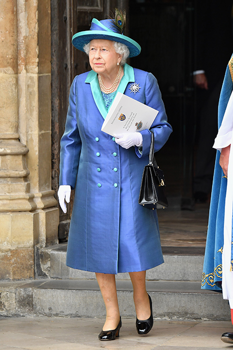 Королева сменила обувь во время мероприятия, и никто не заметил
