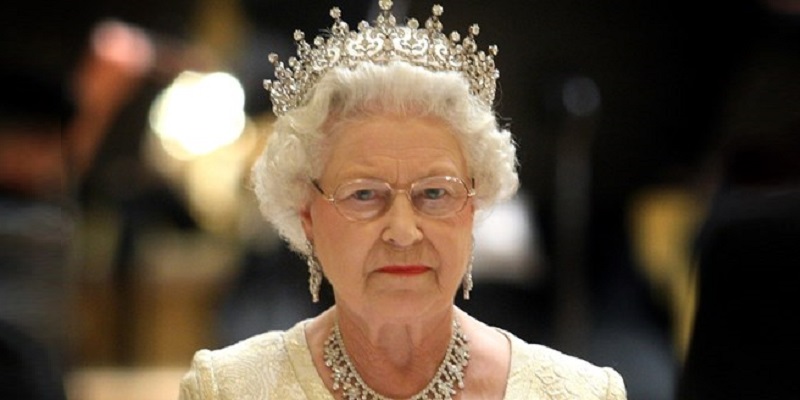 Королева Елизавета была расстроена этой сценой в "Короне"