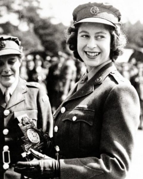 Почему Елизавета II и ее сестра оставались в Великобритании во время Второй мировой войны 