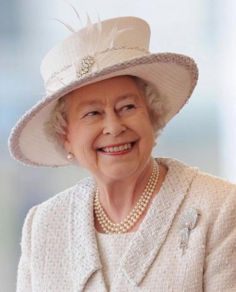 Елизавета II пообщалась с премьер-министром Новой Зеландии о ситуации с COVID-19 в стране