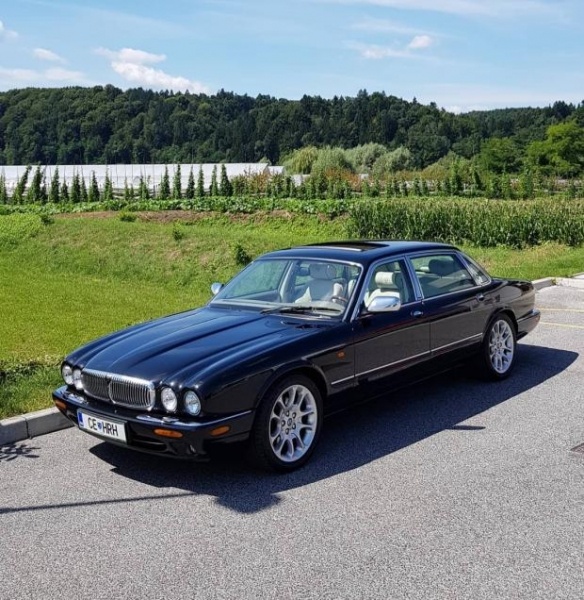 Личный автомобиль Елизаветы II был продан на аукционе за довольно низкую цену 