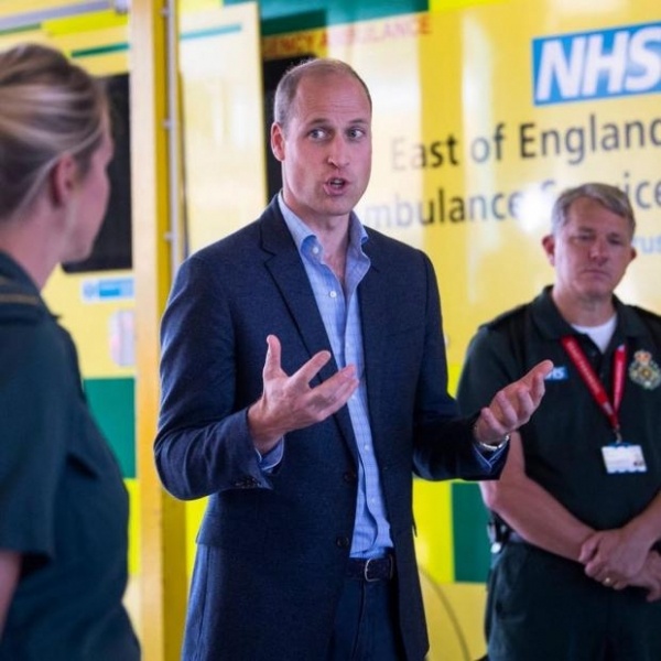 Принц Уильям вернулся к выполнению королевских обязанностей посетив станцию скорой помощи 