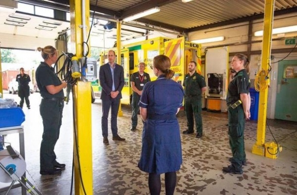 Принц Уильям вернулся к выполнению королевских обязанностей посетив станцию скорой помощи 