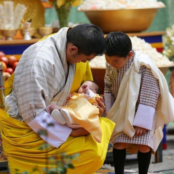 Король и королева Бутана раскрыли имя младшего сына через четыре месяца после его рождения 