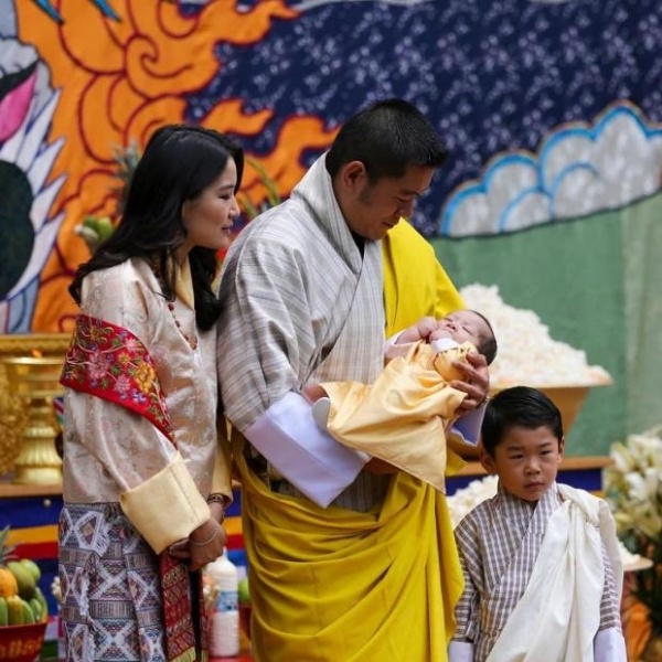 Король и королева Бутана раскрыли имя младшего сына через четыре месяца после его рождения 