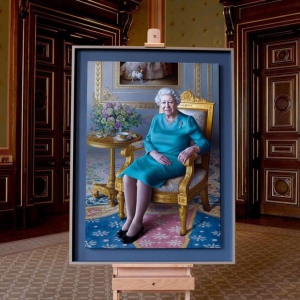 Новый портрет Елизаветы II представило Министерство иностранных дел Великобритании 