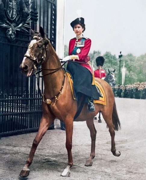 Редкие фото молодой королевы Елизаветы II сделанные в 1950-х и 1960-х годах