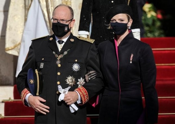 Князь и княгиня Монако порадовали публику выходом в свет вместе с 5-летними близнецами 