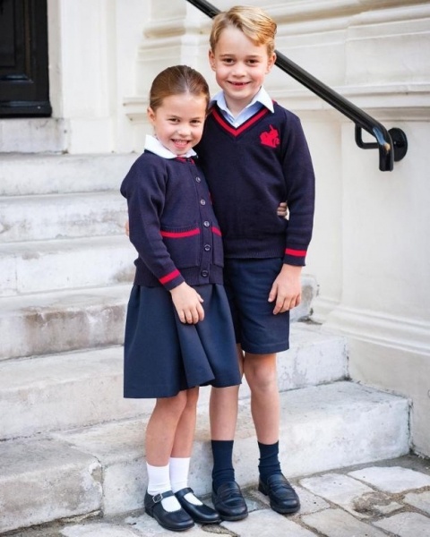 Фотографии в доме Кейт Миддлтон и Принца Уильяма: чьи снимки стоят на полке у Кембриджей 