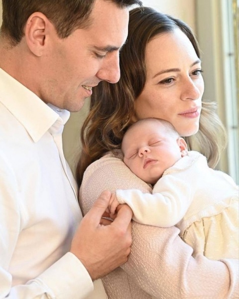 Первые фото дочери бывшего принца Румынии: Николай отмечает месяц со дня рождения малышки 