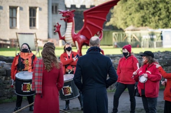 Кейт Миддлтон и Принц Уильям приехали в Уэльс - второй день королевского тура Кембриджей 