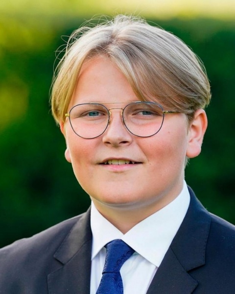 Младшему сыну кронпринца Норвегии исполнилось 15 лет: новый портрет Сверре Магнуса 
