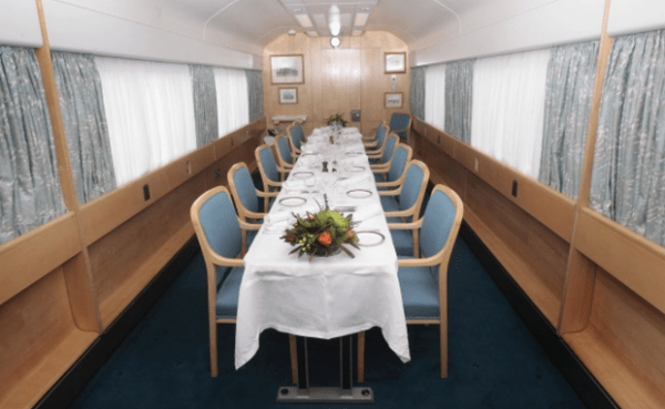 Фото интерьера королевского поезда в котором путешествуют Кейт Миддлтон и Принц Уильям 