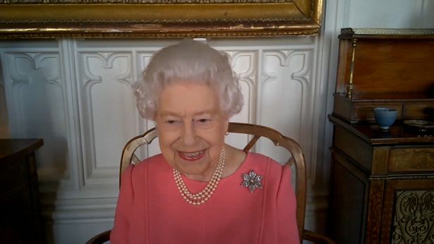 1 queen elizabeth in zoom call with health officials on covid 19 vaccinations in uk 1